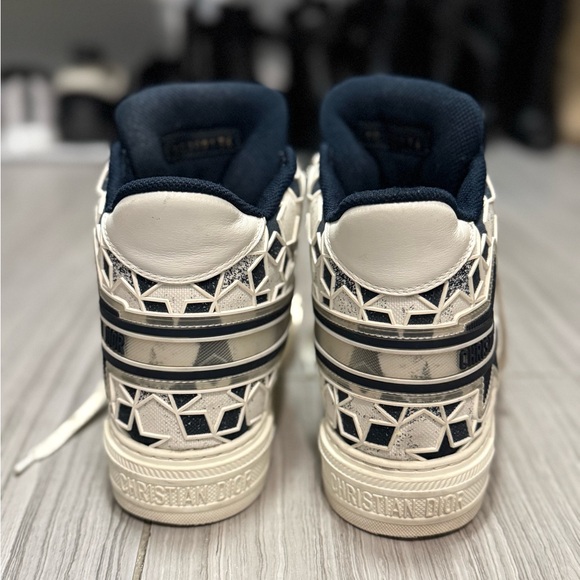 Dior Monochrome Sneakers - Picture 3 of 6